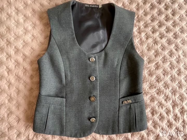 Школьная жилетка для девочки на рост 128-134