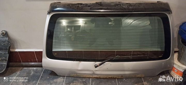 Дверь багажника верхняя Тойота Ленд Крузер 100