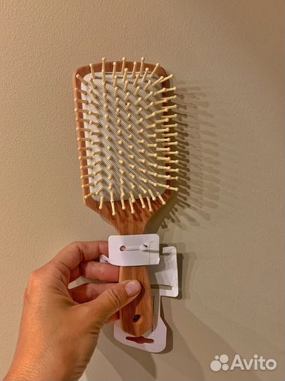 Расческа массажная деревянная новая