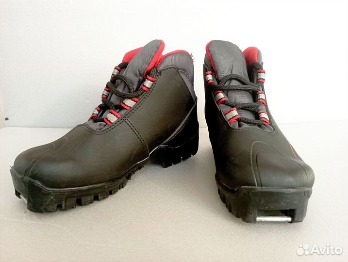 Лыжные ботинки детские 31р