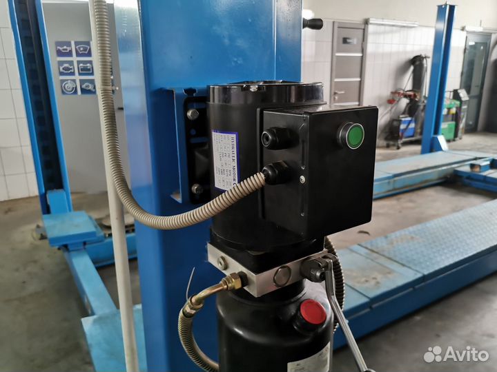 Подъемник 4-х стоечный 5,5т с траверсой