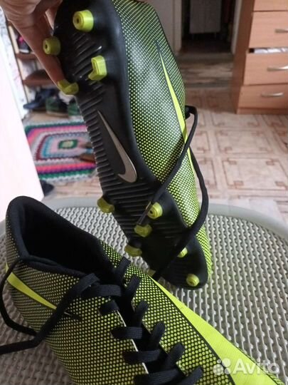 Футбольные бутсы nike