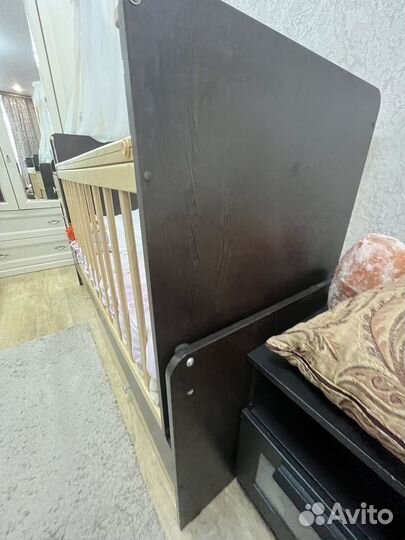 Кровать с маятником