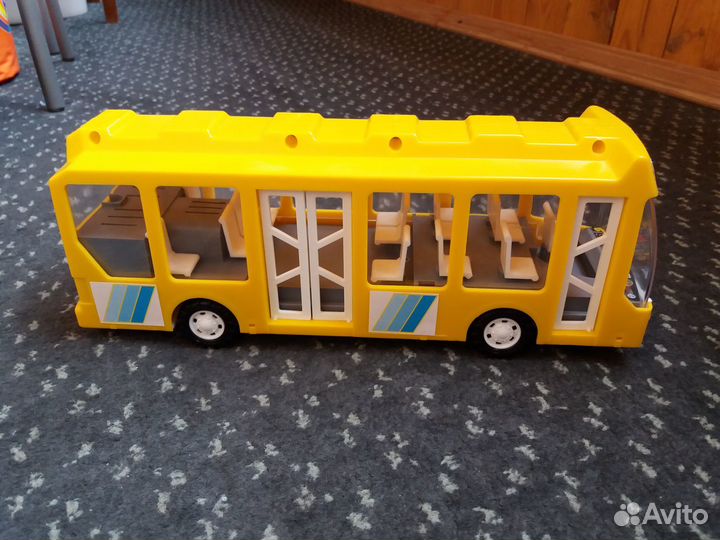 Автобус на пульте управления