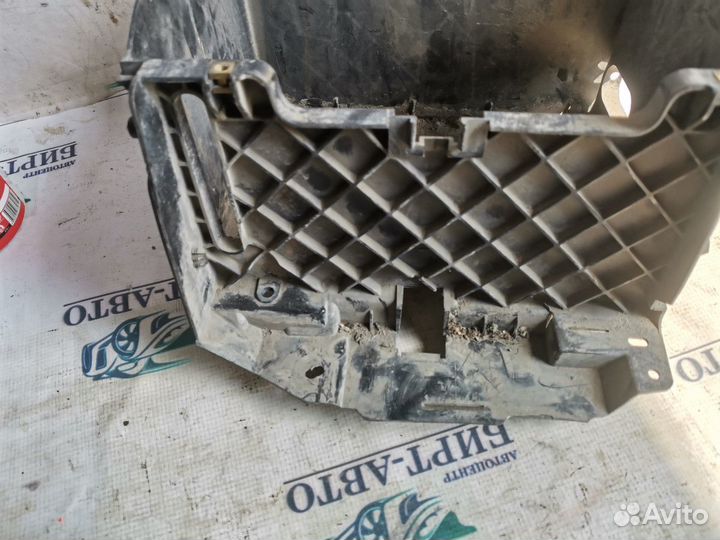 Площадка под акб с трещиной Renault Megane 3