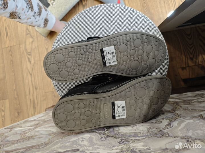 Ботинки новые 40