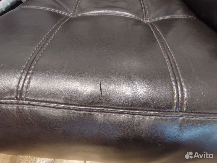 Кожаный диванчик бу