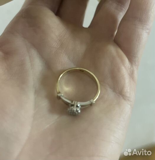 Золотое кольцо с бриллиантами