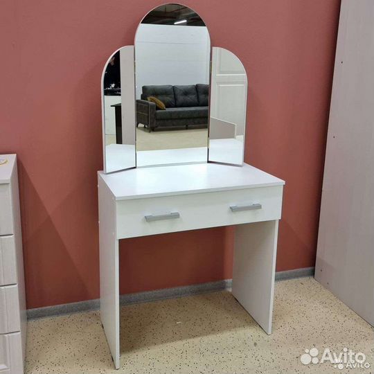Стол косметический