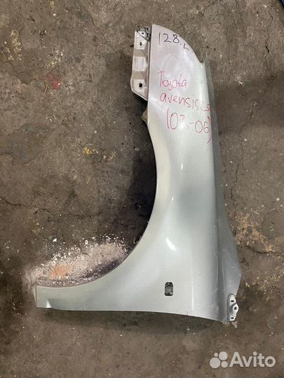 Крыло переднее левое Toyota Avensis RH