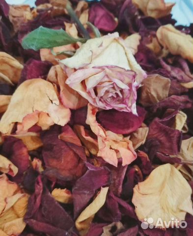 Сухие лепестки роз