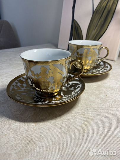 Чайный сервиз с золотым рисунком на 2 персоны