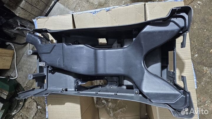 Центральный бордачек isuzu Bighorn