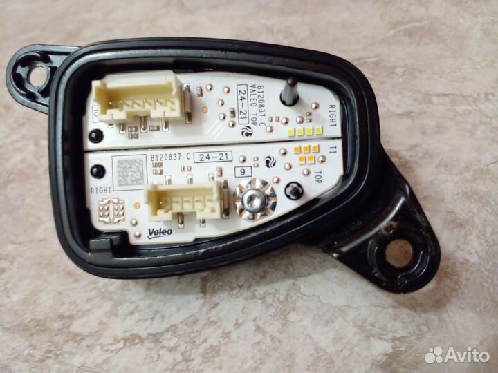 Светодиодный модуль правый Skoda Rapid 2022 года