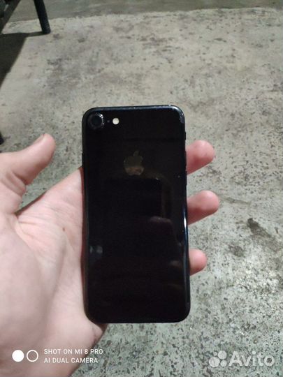 Телефон iPhone 7