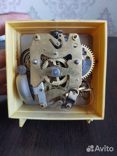 Настольные часы будильник sevani СССР