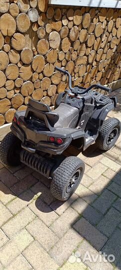 Детский квадроцикл на аккумуляторе