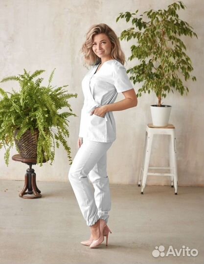 Медицинский костюм (новый)