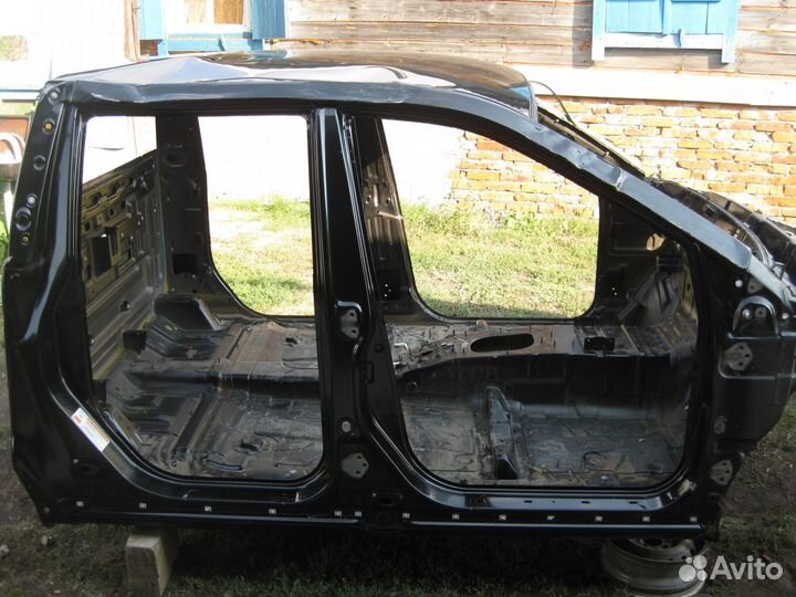 Стойка средняя Санг Йонг (Актион, Кайрон)