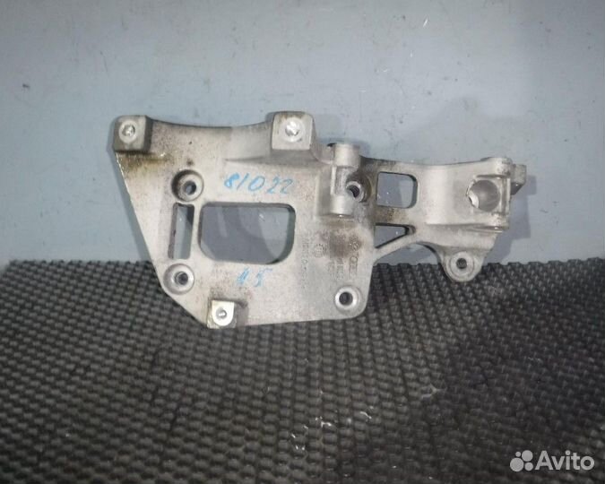 Skoda Octavia A5 Кронштейн генератора