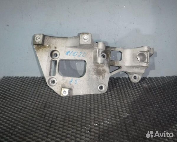 Skoda Octavia A5 Кронштейн генератора