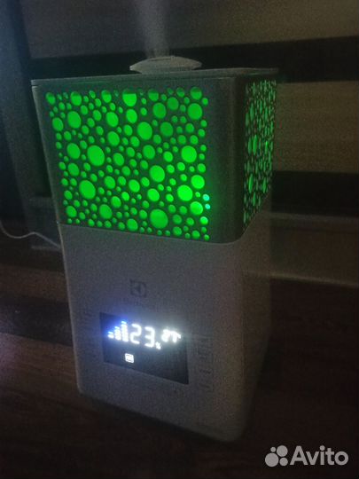 Увлажнитель воздуха Electrolux EHU 3715D
