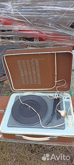 Виниловый проигрыватель Юность 301