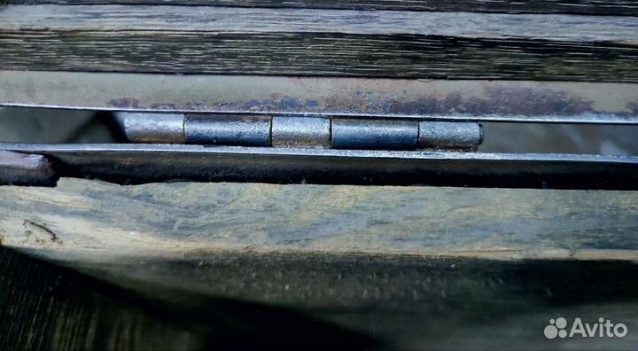 Сундук старинный металлический