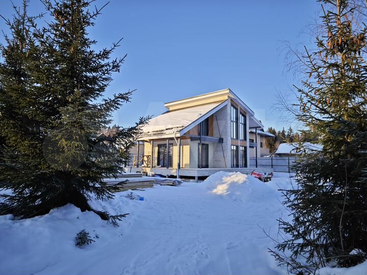 Дом 226 м² на участке 9 сот.