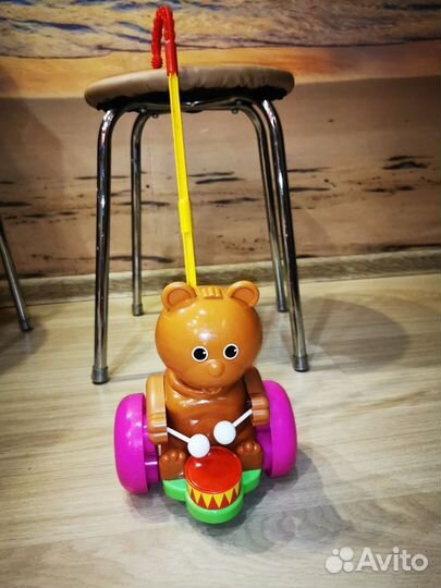 Каталка на палочке Мишка-барабанщик