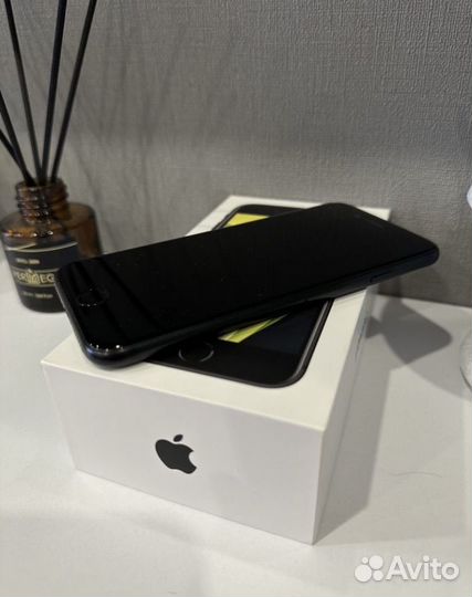 iPhone SE (2020), 128 ГБ