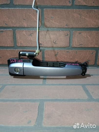 Ручка двери внешняя toyota ractis SCP100 2SZ-FE FR/RH