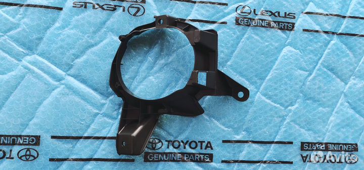 Кронштейн противотуманной фары Рав 4 левый 13-15