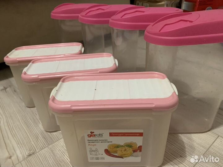 Контейнер для сыпучих продуктов с дозатром