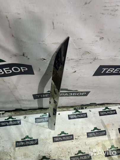 Молдинг двери передний правый Kia Quoris 2012