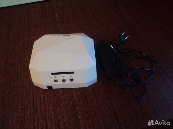 Лампа для сушки ногтей