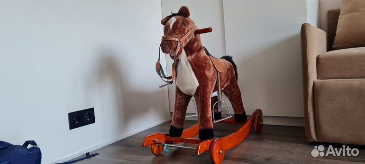 Игрушка лошадка каталка