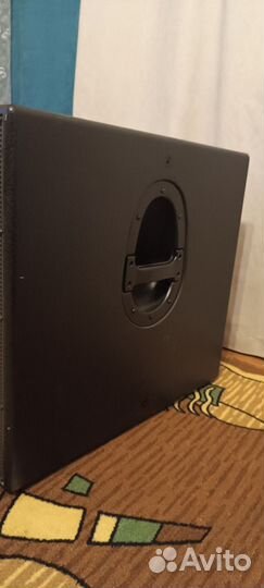 Сабвуфер Mackie HD1801