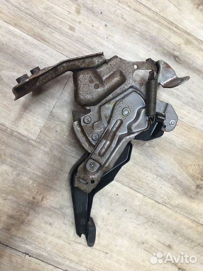 Педаль стояночного тормоза Infiniti G35 V36 VQ35