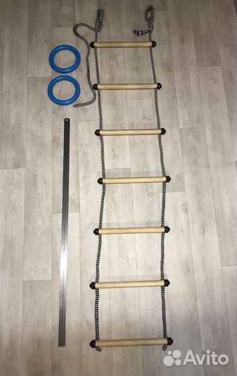 Веревочная лестница с гимнастическими кольцами