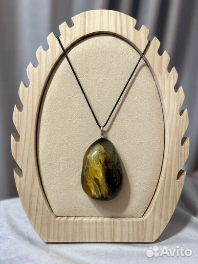 Кулон янтарь