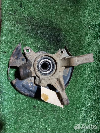 Поворотные кулаки Nissan Almera N15