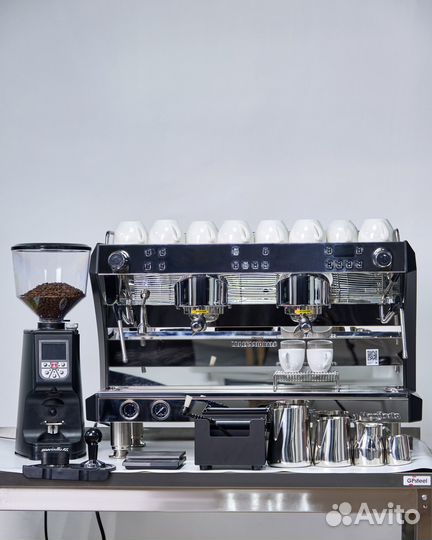 Кофемашина рожковая Manifesta Professionale