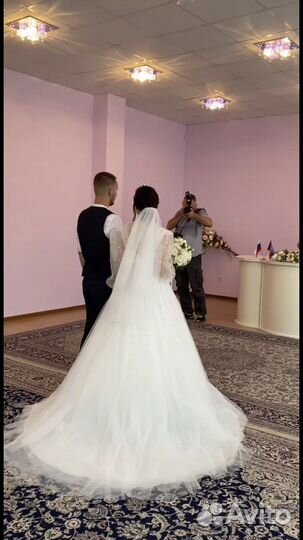 Свадебное платье со шлейфом