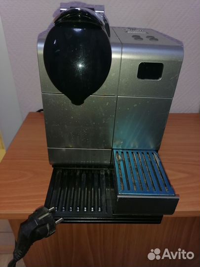 Кофеварка капсульная DeLonghi Nespressо с капучи