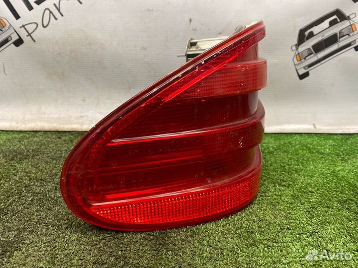 Фонарь задний левый Mercedes-Benz