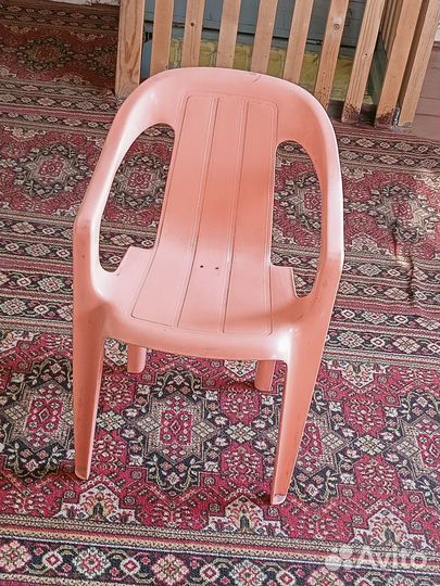 Стульчик детский пластиковый