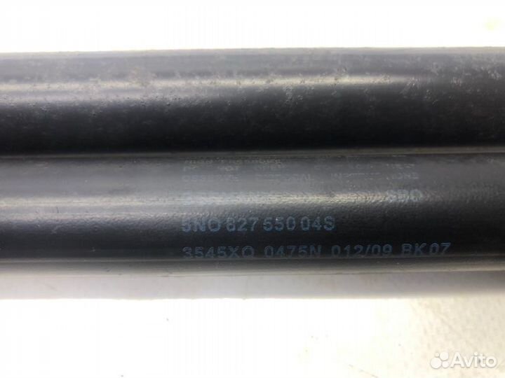 Амортизатор багажника Volkswagen Tiguan 2.0 2010