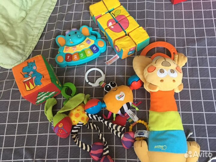 Игрушки для малышей пакетом