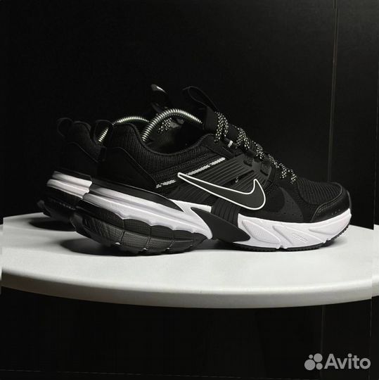 Кроссовки Nike V2K Run Runtekk black and white